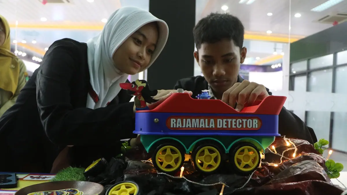 Inovasi Rajamala Detector kreasi pelajar dipamerkan dalam Kreativitas dan Inovasi (Krenova) Kota Solo yang berlangsung 13-15 April 2026. (ARIEF BUDIMAN/RADAR SOLO)