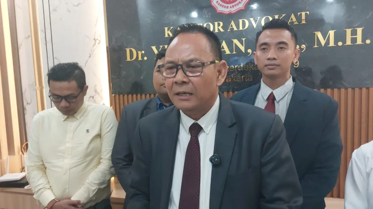 Kuasa Hukum Presiden Ke-6 RI Joko Widodo, YB Irpan beri keterangan usai sidang di PN Solo. (A Christian/Radar Solo)