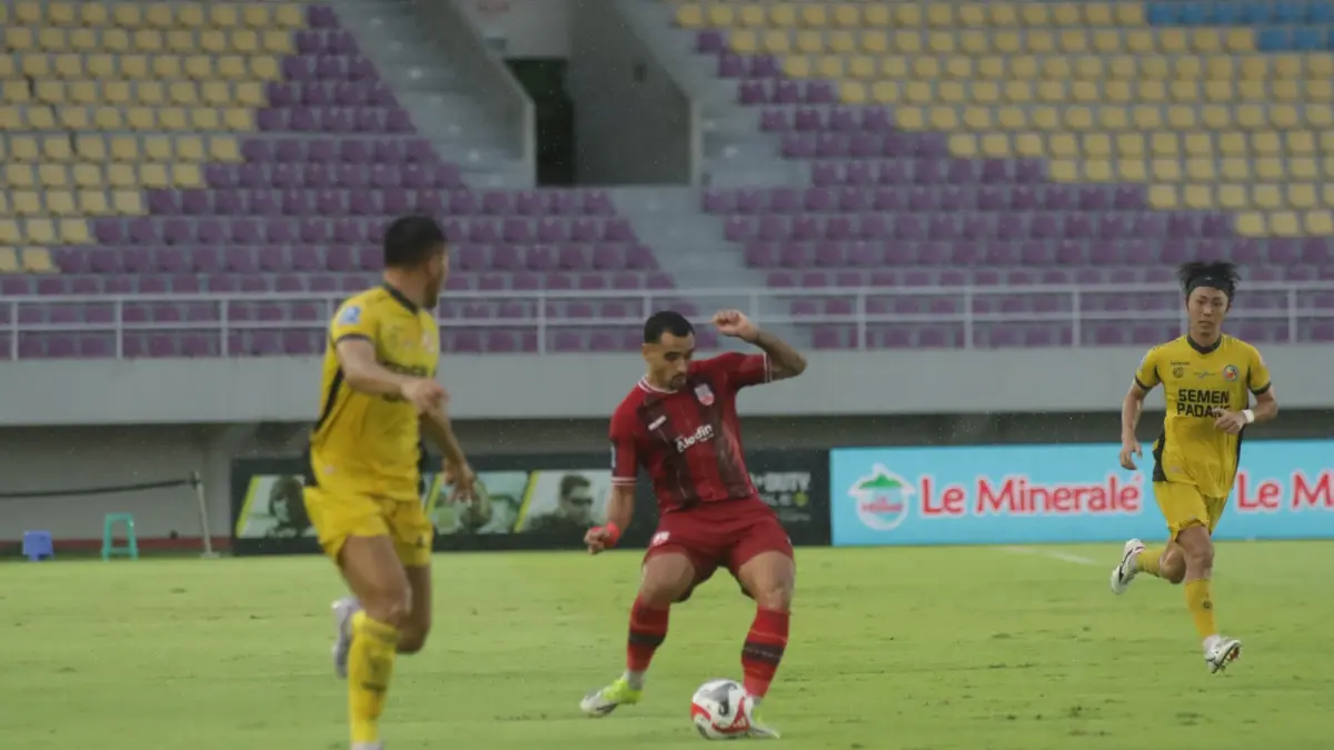 pertandingan Persis Solo melawan Semen Padang di Stadion Manahan, Minggu (12/3/2026)