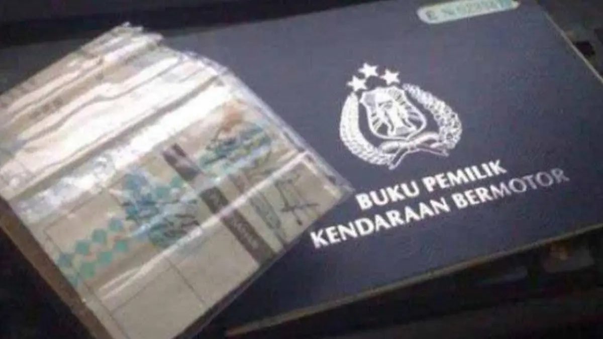 Ilustrasi bayar pajak kendaraan. (JawaPos.com)