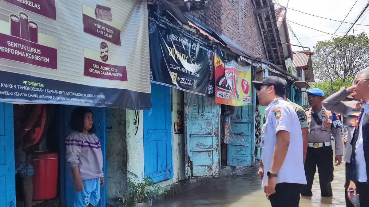 Wali Kota Solo Respati Ardi mengecek banjur du Joyotakan. (HERNINDYA JALU/RADAR SOLO) 