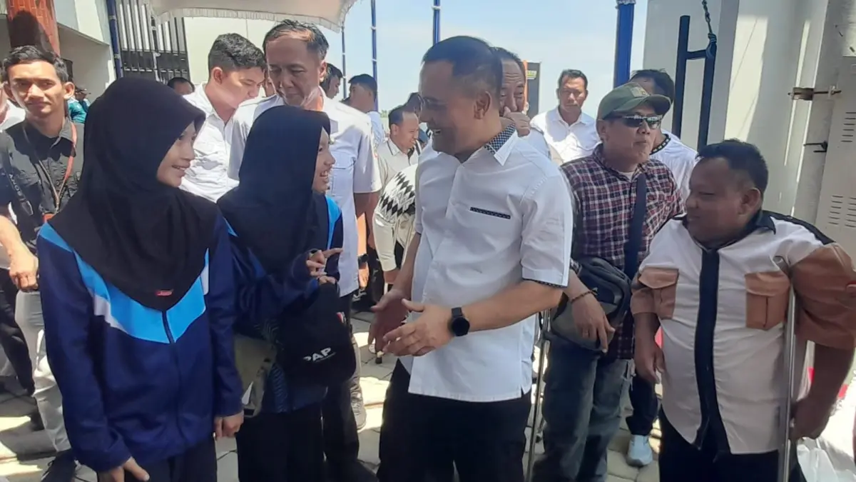 Gubernur Jawa Tengah Ahmad Luthfi saat berkunjung ke asrama atlet National Paralympic Committee Indonesia (NPCI) Jawa Tengah di Kelurahan Delingan, Karanganyar, Rabu (15/4/2026). (Rudi Hartono/Radar Solo)