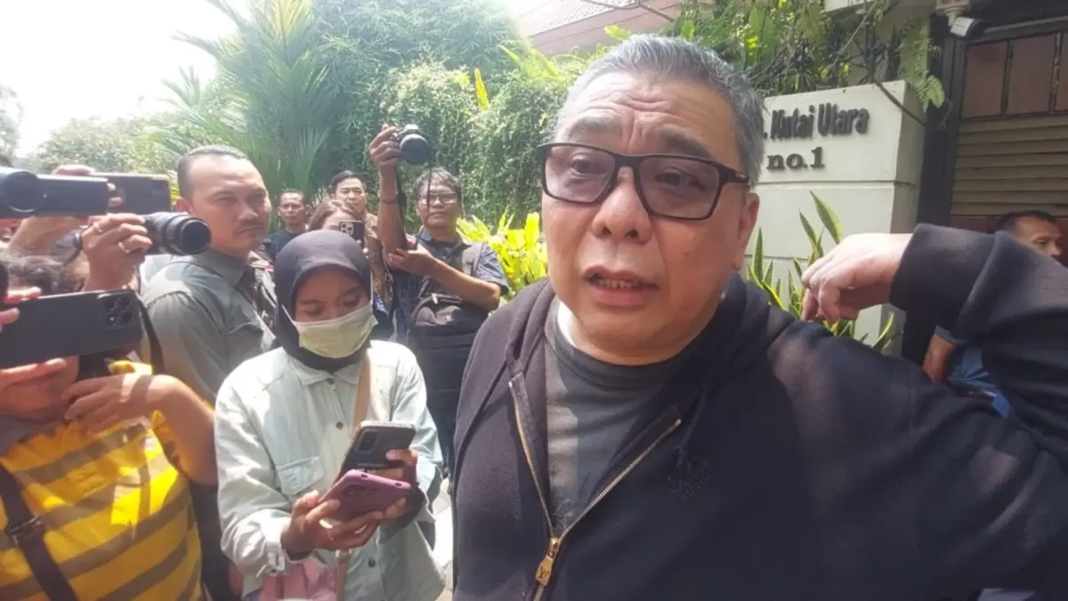 Ketua Harian DPP PSI Ahmad Ali beri keterangan usai bertemu Jokowi, Kamis (16/4). (A Christian/Radar Solo)