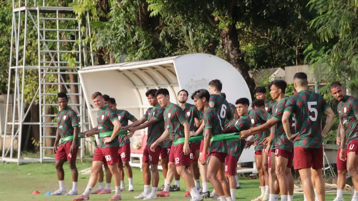 Pemain Persis Solo jalani latihan di Lapangan Banyuanyar, Rabu (154/2026). (M. IHSAN/RADAR SOLO). 