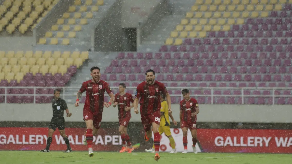 Pertandingan Persis vs Semen Padang di Stadion Manahan, Sabtu (11/4/2026). (M Ihsan/Radar Solo)
