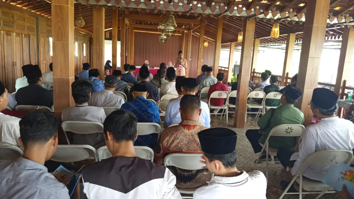 Rapat koordinasi penguatan kemandirian ekonomi yang diikuti 68 perwakilan pondok pesantren se-Kabupaten Klaten di salah satu resto di Klaten, Rabu (15/4/2026). (ANGGA PURENDA/RADAR SOLO)