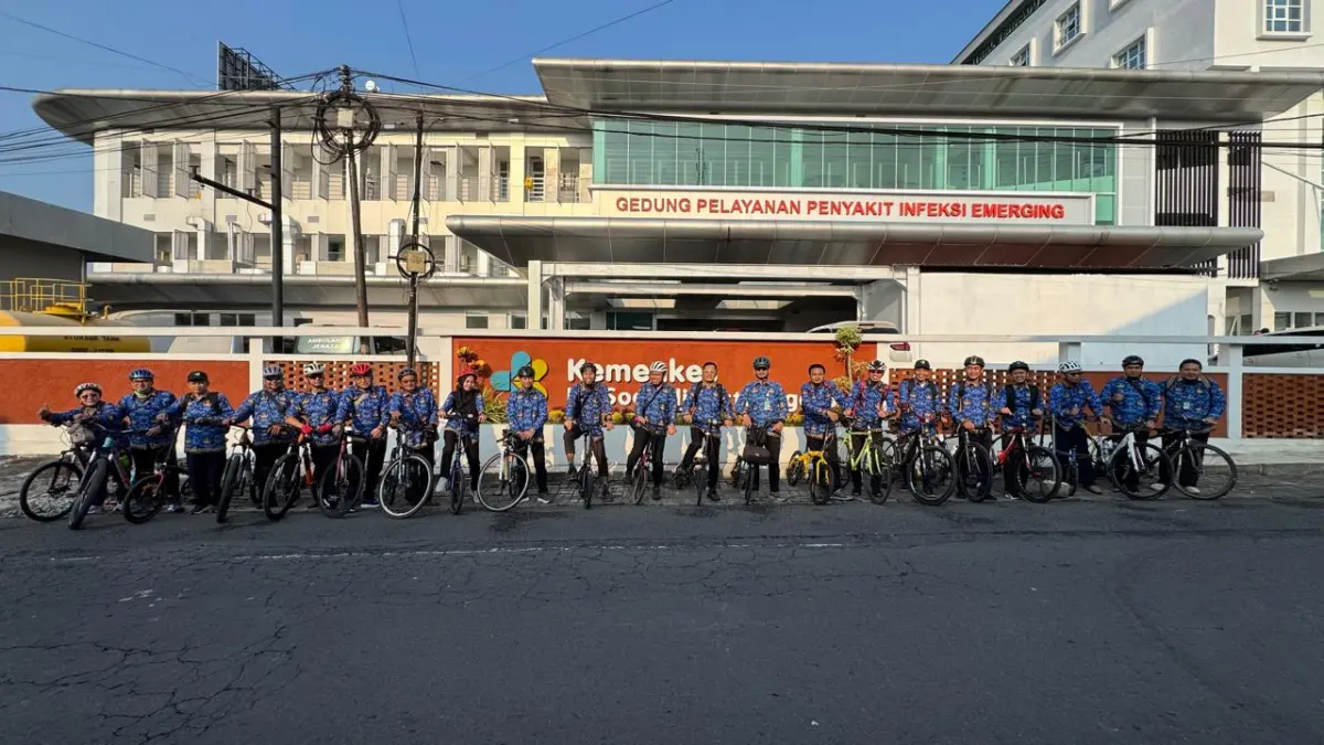 Karyawan RS Soeradji Tirtonegoro Klaten gunakan sepeda untuk berangkat bekerja. (Dokumentasi RS Soeradji Tirtonegoro Klaten)