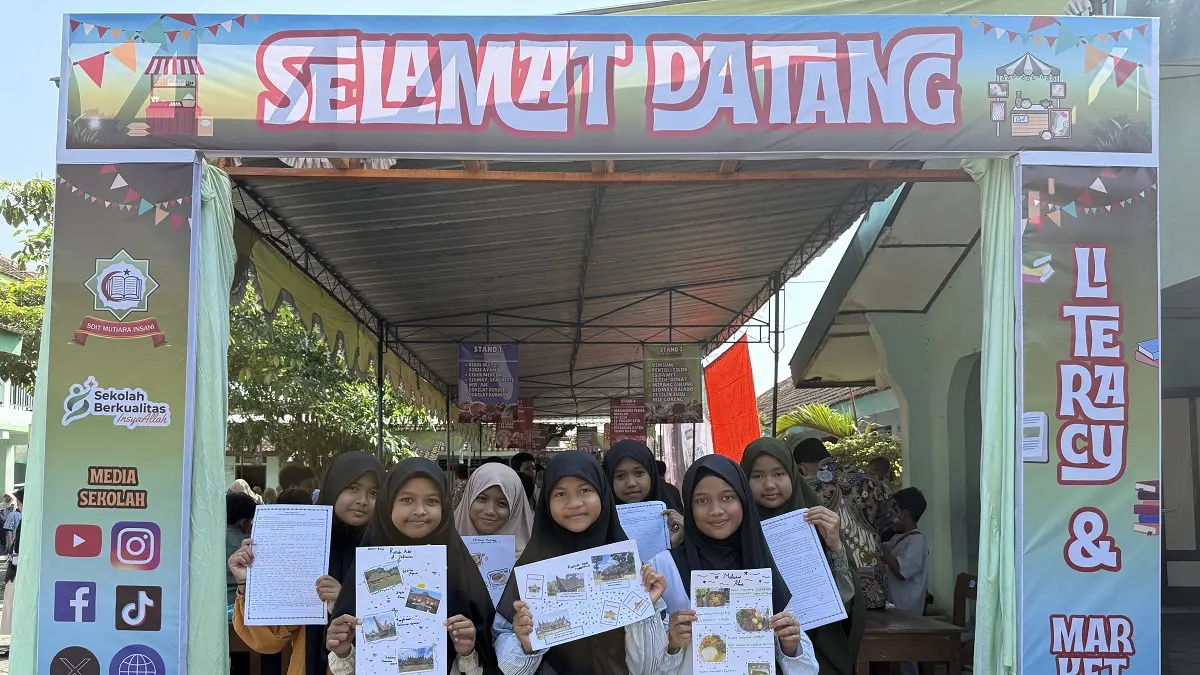 Literacy and Market Day SDIT Mutiara Insani: Latih Literasi hingga Jiwa Wirausaha Sejak Dini