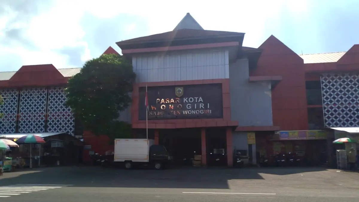 Belanja jasa konsultansi untuk penyusunan studi kelayakan revitalisasi Pasar Kota Wonogiri sudah memasuki tahapan proses pengadaan. (IWAN ADI/RADAR SOLO)