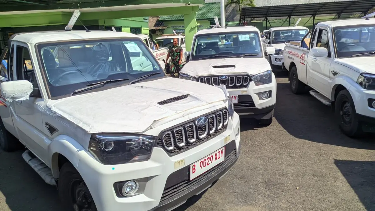 Distribusi 50 mobil operasional KDKMP untuk wilayah Wonogiri, Sabtu (18/4/2026). (IWAN ADI/RADAR SOLO)