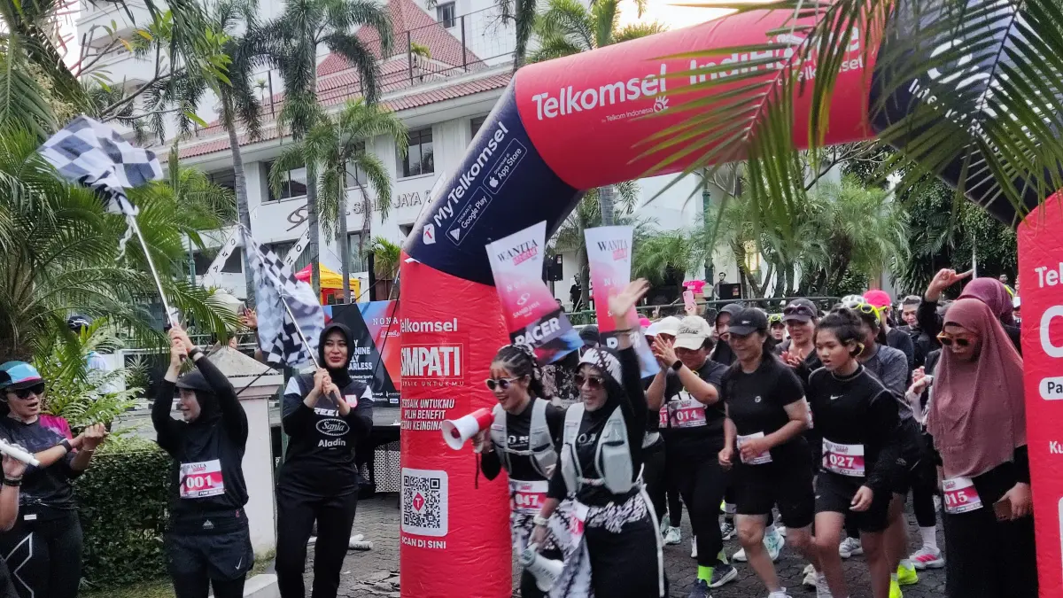 Hotel Sahid Jaya Solo berkolaborasi dengan komunitas lari perempuan NONA Runners menggelar event bertajuk Wanita Bergerak 2026 melalui Fun Run 5K, Minggu (19/4). (HERNINDYA JALU/RADAR SOLO) 