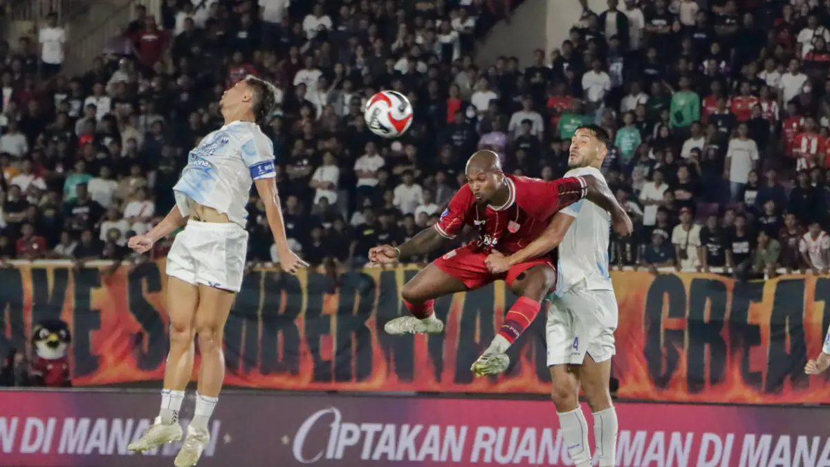 Ilustrasi pertandingan PSIM Jogja melawan Persis Solo di putaran pertama BRI Super League di Stadion Manahan, November 2025 lalu. (M IHSAN/RADAR SOLO)