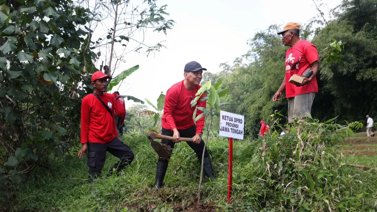 Ketua DPRD Jateng Sumanto aktif menjaga kelestarian lingkungan di Kabupaten Karanganyar lewat gerakan "Jogo Kali Merawat Bumi". (ISTIMEWA)