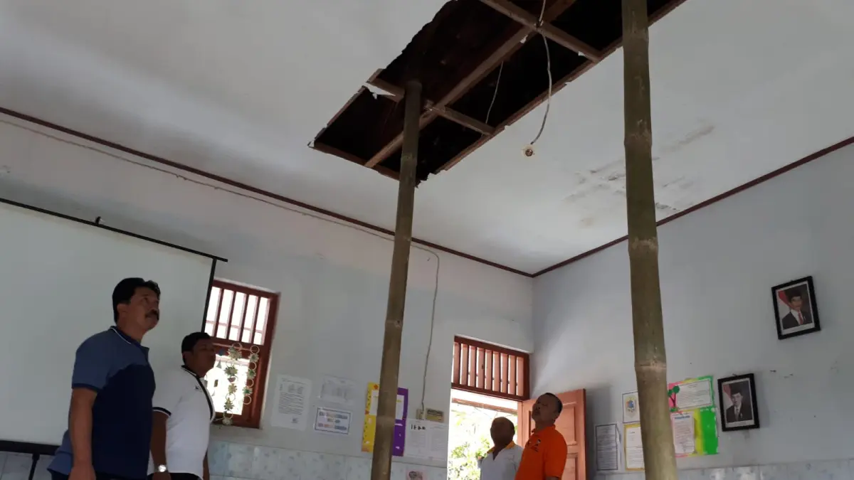 Kondisi salah satu SD di Kecamatan Matesih, Karanganyar yang mengalami kerusakan. (Rudi Hartono/Radar Solo)