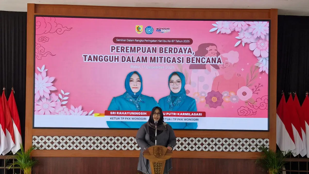 SUMBANGSIH: Ketua TP PKK Kab. Wonogiri Sri Rahayuningsih Setyo Sukarno saat memberikan sambutan. (IWAN ADI LUHUNG/RADAR SOLO)