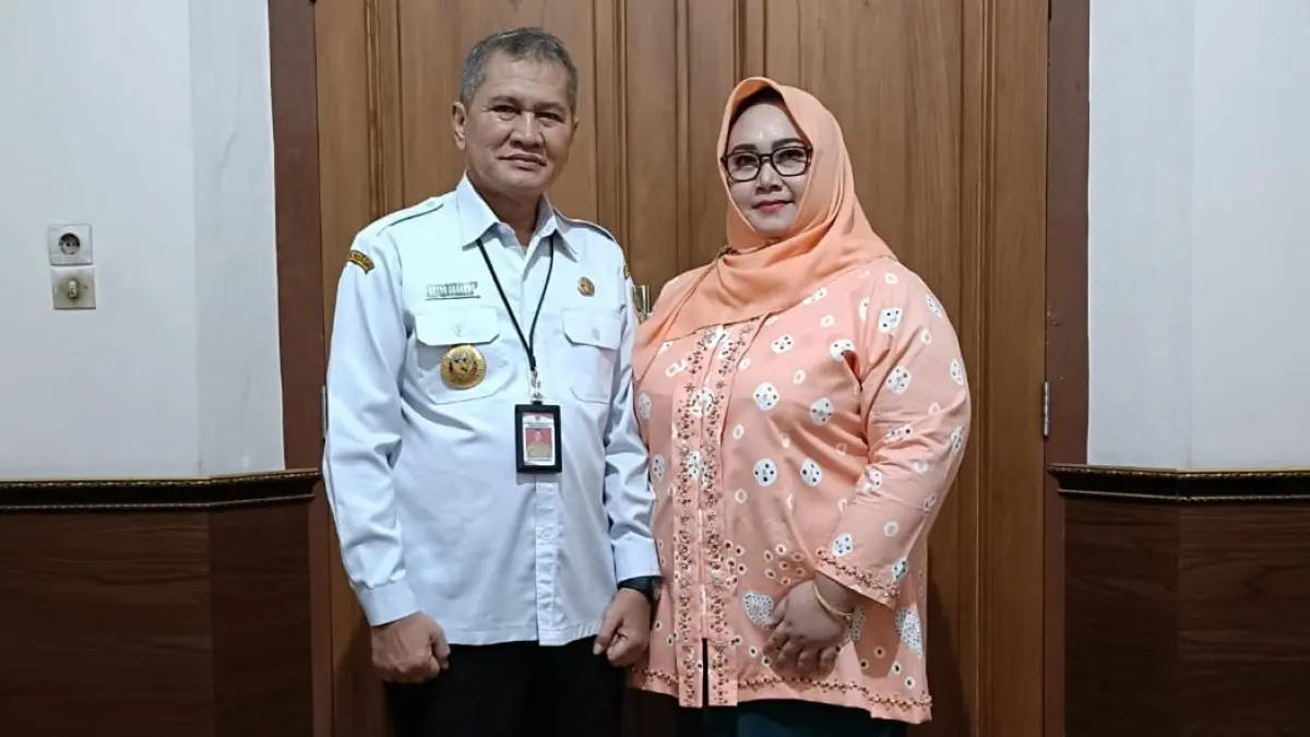 BERDEDIKASI: Bupati Wonogiri Setyo Sukarno bersama sang istri Sri Rahayuningsih. (IWAN ADI LUHUNG/RADAR SOLO)