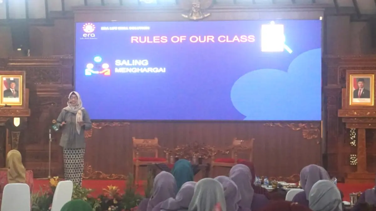 Kegiatan peningkatan kapasitas public speaking bagi organisasi wanita di Pendapa Pemkab Klaten. (Angga Purenda/Radar Solo)