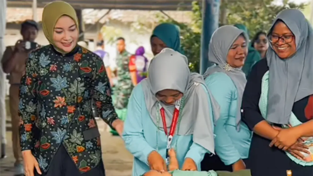 Ketua TP PKK Boyolali Dita Agus Irawan sambangi Posyandu Desa Kaligentong, Kecamatan Gladagsari. (DOK. PRIBADI)