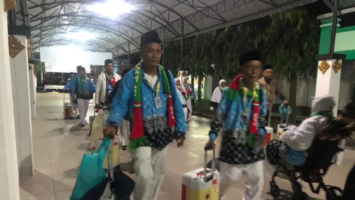 Ilustrasi pemberangkatan Kloter 1  jemaah haji dari Kabupaten Tegal dari Embarkasi Solo menuju Tanah Suci, Rabu (22/4/2026) dini hari. (M IHSAN/RADAR SOLO)