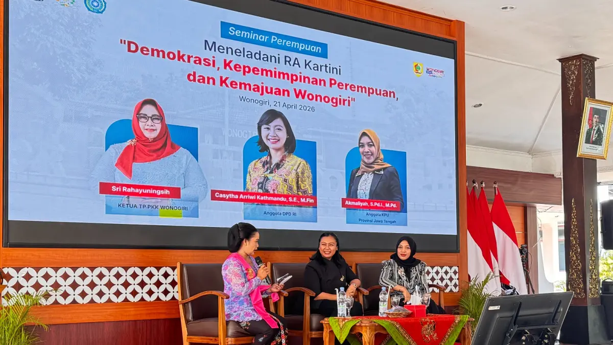 KPU Wonogiri hadirkan tiga tokoh perempuan untuk perkuat demokrasi di pendapa rumah dinas Bupati Wonogiri, Selasa (21/4/2026). (IWAN ADI/RADAR SOLO)