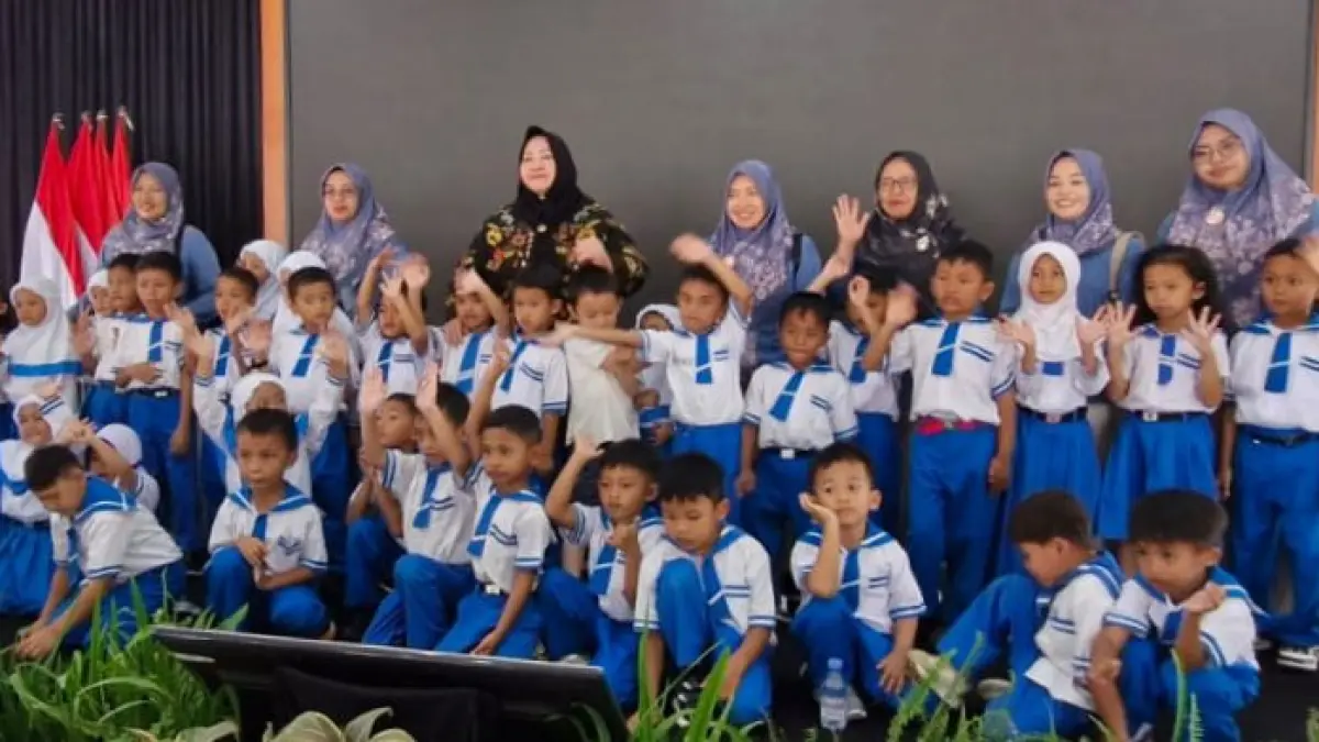 SUMBANGSIH: Ketua TP PKK Kab. Wonogiri Sri Rahayuningsih Setyo Sukarno saat memberikan sambutan. (IWAN ADI LUHUNG/RADAR SOLO)