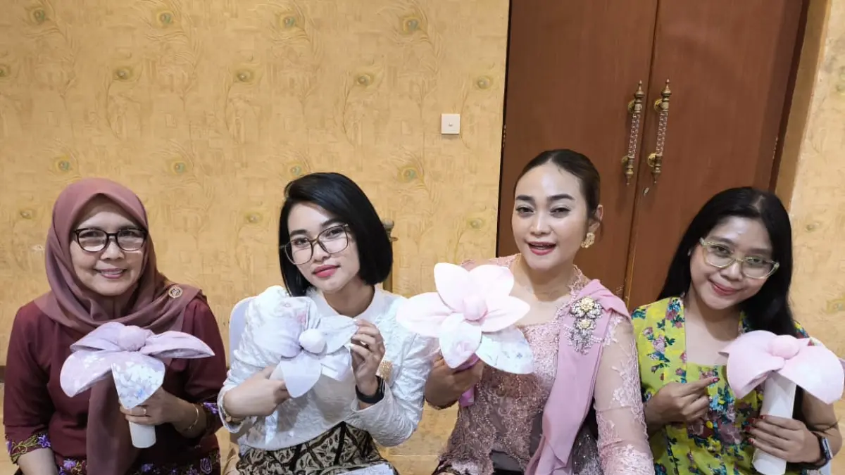 Sebanyak 30 karyawati dari Lorin Solo Hotel, Dwangsa Solo Hotel, dan Syariah Hotel Solo ambil bagian menjadi peserta.