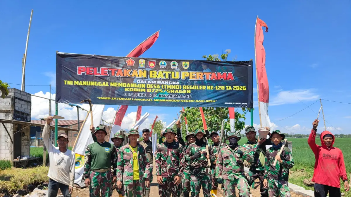 Peletakan batu pertama TMMD Reguler ke 128 Kodim 0725/Sragen yang digelar di Desa Puro, Kecamatan Karangmalang, Sragen, Kamis (23/4/2026). (Ahmad Khairudin/Radar Solo)