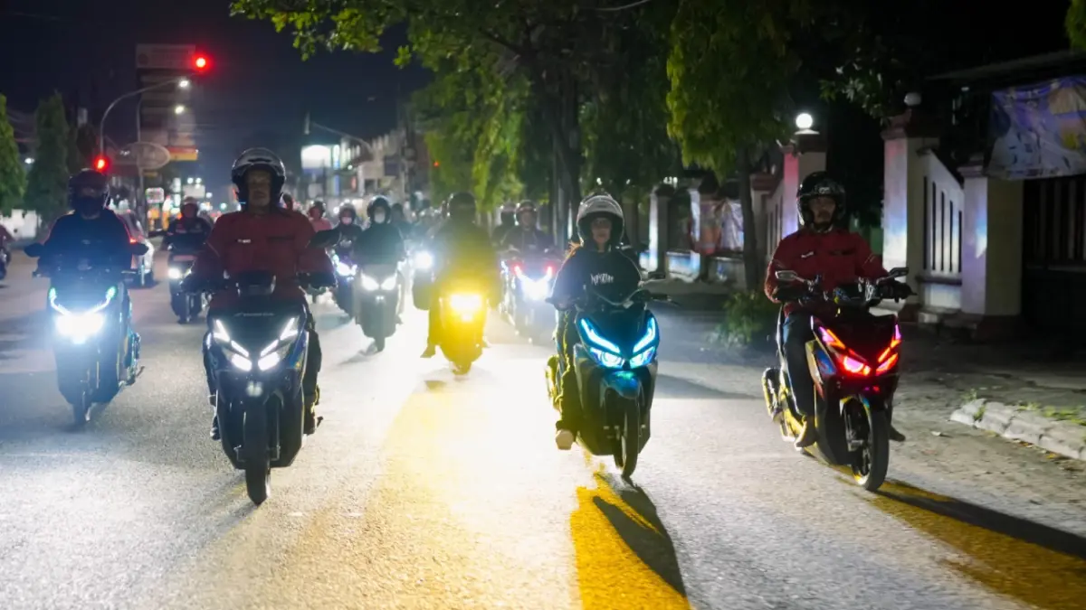 Ratusan bikers tumpah ruah memadati jalanan dalam gelaran kolaborasi Sunday Morning Ride (Sunmori) dan Vario Night Ride.