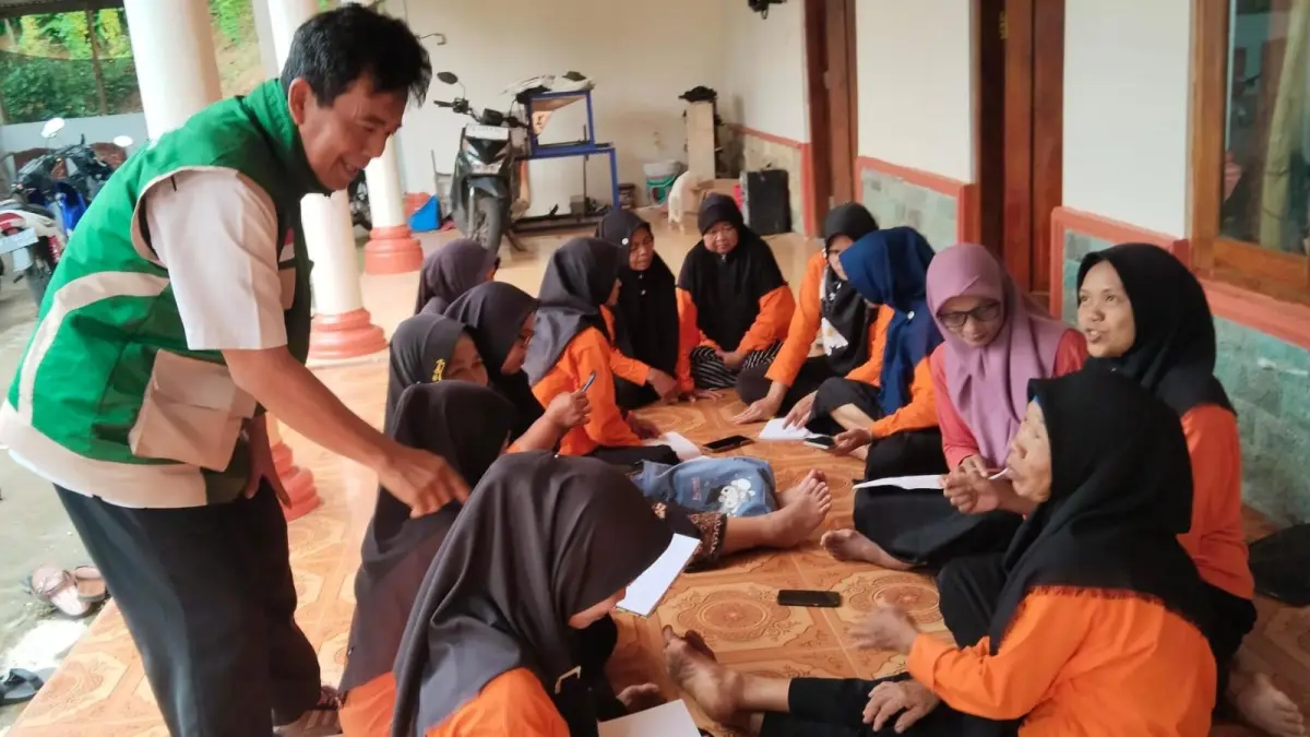 Sejumlah petani di Desa Kadipiro, Jumapolo mengikuti pelatihan pertanian organik. (Rudi Hartono/Radar Solo)