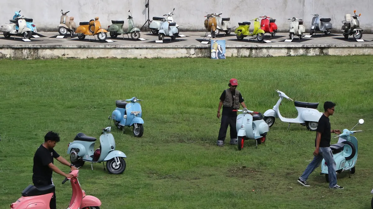 Pameran Vespa Darling di kawasan Lokananta Solo, Sabtu (25/4/2026) jadi magnet pehobi motor vespa dari berbagai daerah. (Arief Budiman/Radar Solo)