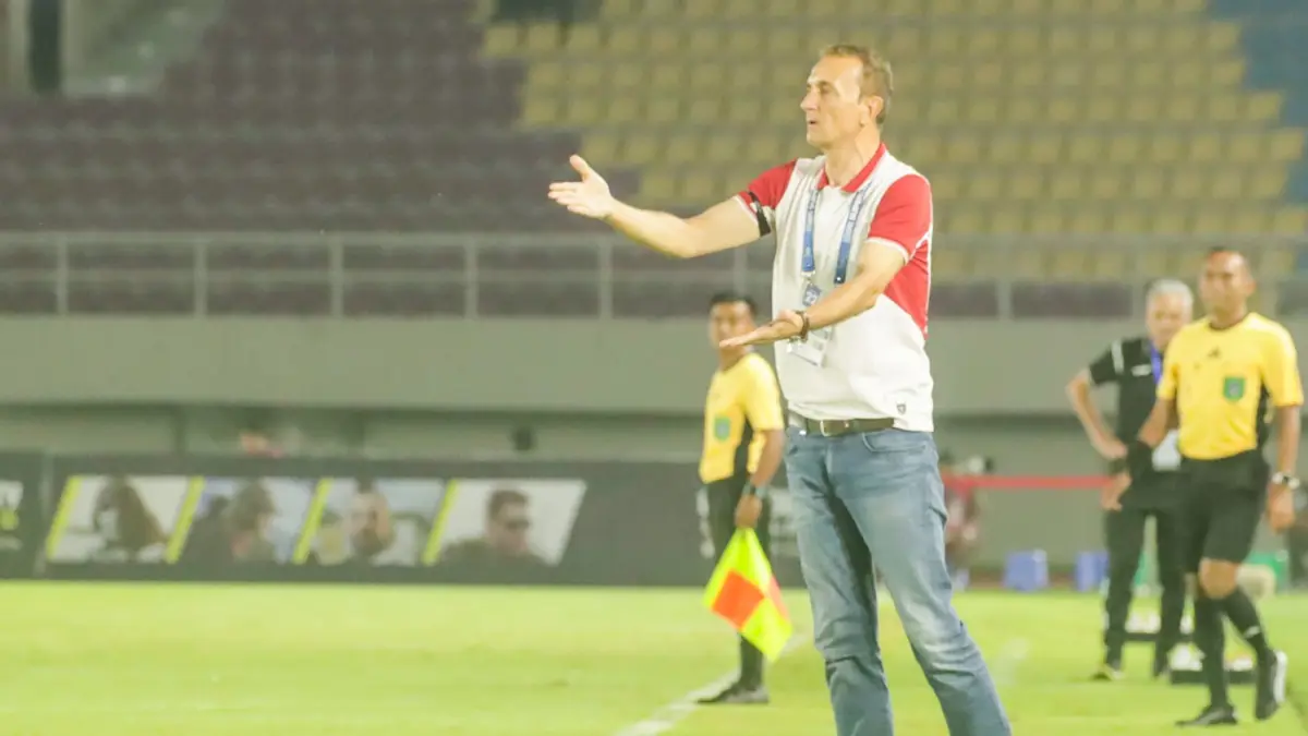 Pelatih kepala Persis Solo Milomir Seslija mengakui bahwa Persija Jakarta adalah salah satu kekuatan paling konsisten di kasta tertinggi sepak bola Indonesia musim ini. (M IHSAN/RADAR SOLO)