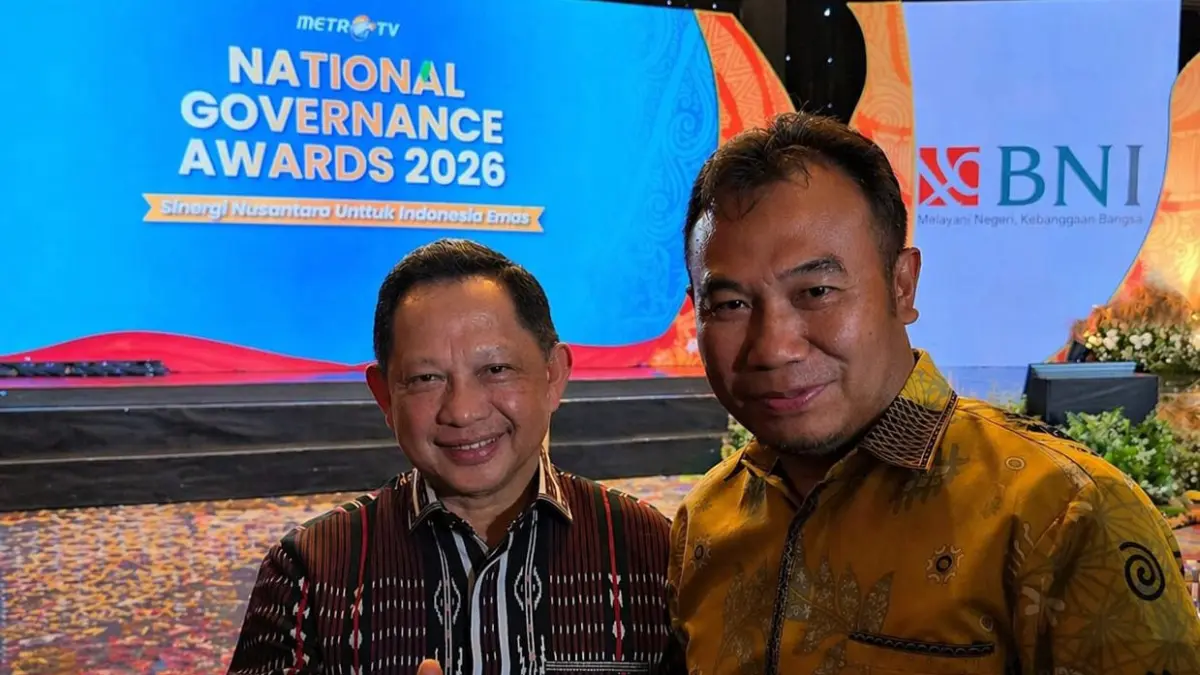 Bupati Sigit Pamungkas (kanan) bersama Mendagri Tito Karnavian di sela menerima penghargaan&nbsp;National Governance Awards 2026 untuk kategori Strategic Leadership in Inclusive Growth & Governance di Jakarta. (ISTIMEWA)