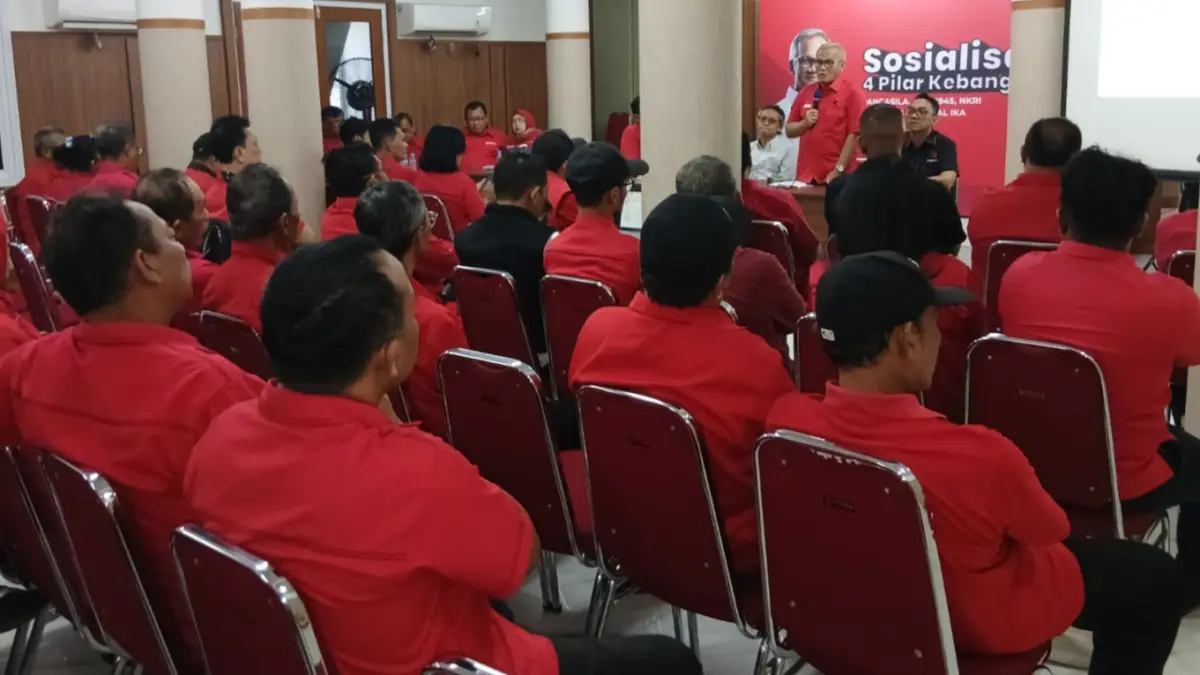 Ketua DPC PDIP Solo hadiri Sosialisasi 4 Pilar Kebangsaan di hadapan kader militan di Kantor DPC PDIP Solo, Minggu (26/4/2026). (ISTIMEWA) 