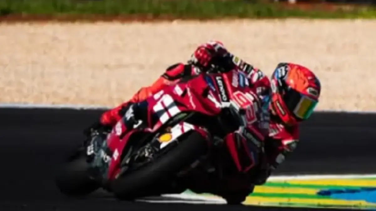 Marc Marquez alami crash di balapan MotoGP Spanyol 2026.