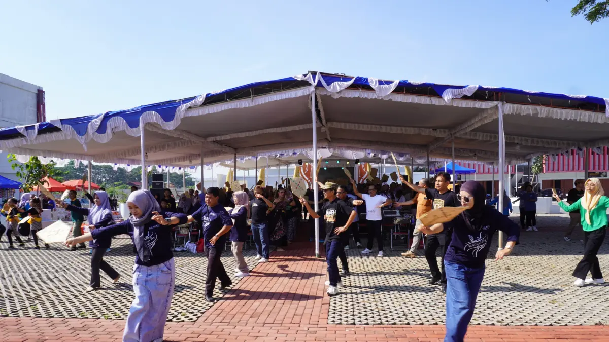 Memperingati Hari Tari Dunia 2026, digelar kegiatan di halaman Sentral Industri Kreatif dan Kerajinan (SIKK) Kabupaten Sragen, Sabtu (25/4/2026). (AHMAD KHAIRUDIN/RADAR SOLO)