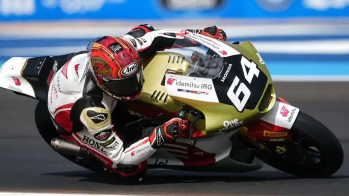 Pembalap Idemitsu Honda Team Asia asal Indonesia Mario Aji alami insiden terjatuh di race Moto2 2026 di Sirkuit Jerez, Spanyol, Minggu (26/4/2026). (ANTARA)