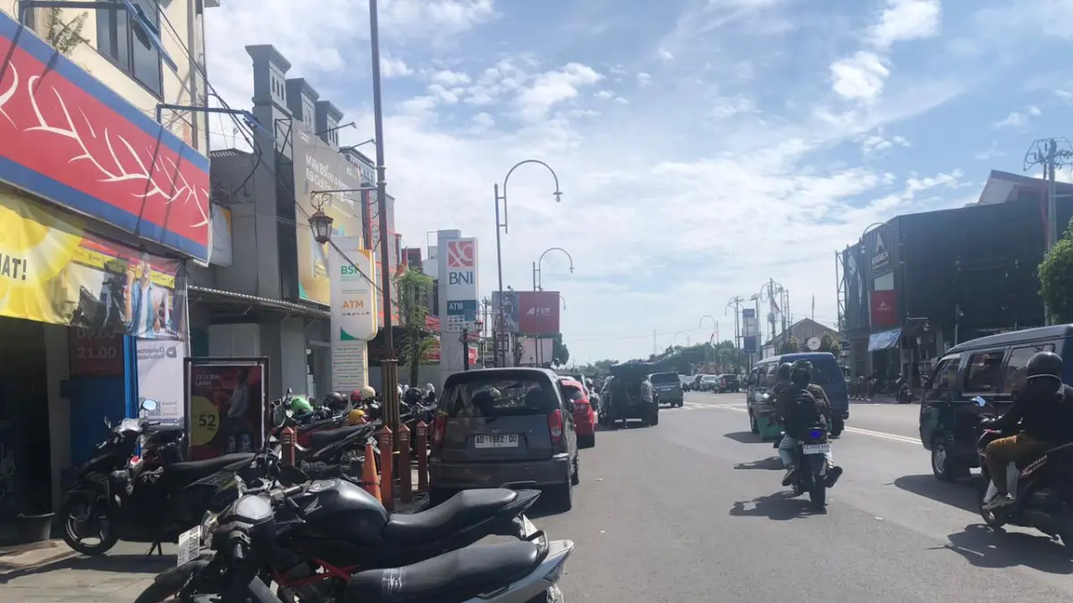Ilustrasi kendaraan parkir di jalan Pandanaran (ABDUL KHOFID/RADAR SOLO)