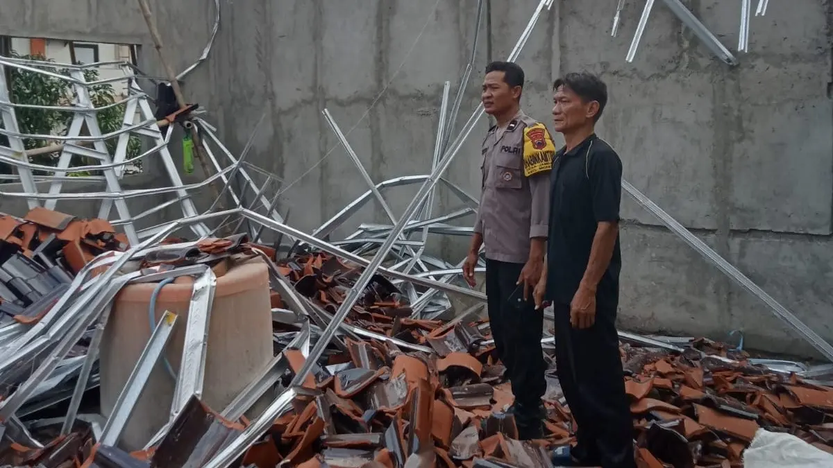 Kondisi bangunan calon sekolah di Desa Kedawung, Kecamatan Mondokan, Sragen yang roboh pada Sabtu (25/6/2026). (Ahmad Khairudin/Radar Solo)