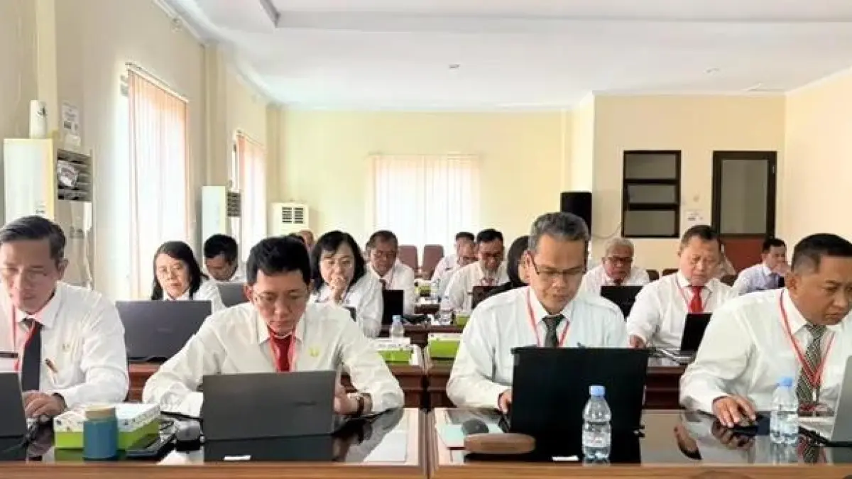 Sejumlah pejabat Pemkab Karanganyar mengikuti uji gagasan dalam Seleksi Terbuka dan Kompetitif Jabatan Pimpinan Tinggi Pratama (JPTP) Tahun 2026. (Rudi Hartono/Radar Solo)
