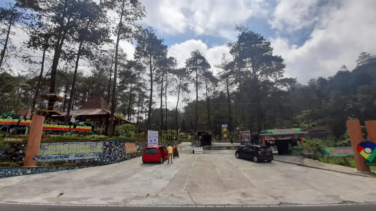 Salah satu wisata di lereng Gunung Lawu, Karanganyar yang ramai setiap akhir pekan. (Rudi Hartono/Radar Solo)