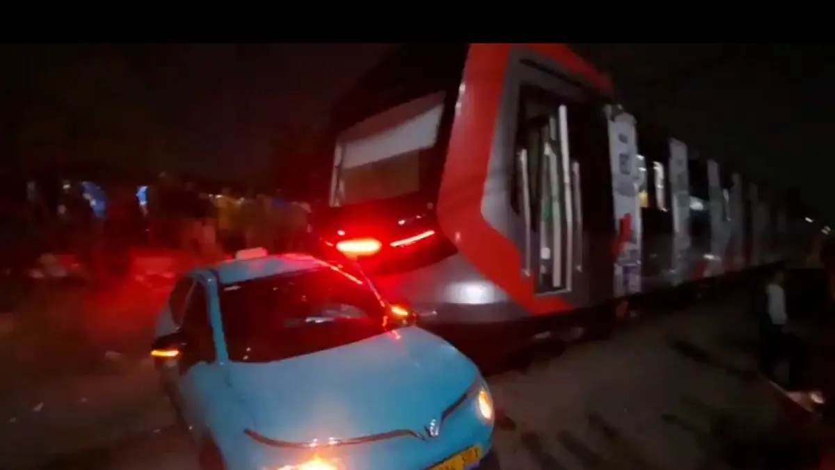 Tabrakan KA Argo Bromo Vs KRLdi Bekasi Libatkan Taksi Green SM, Ini Klarifikasi Manajemen (Tangkapan Layar X.com/@TMCPoldaMetro)