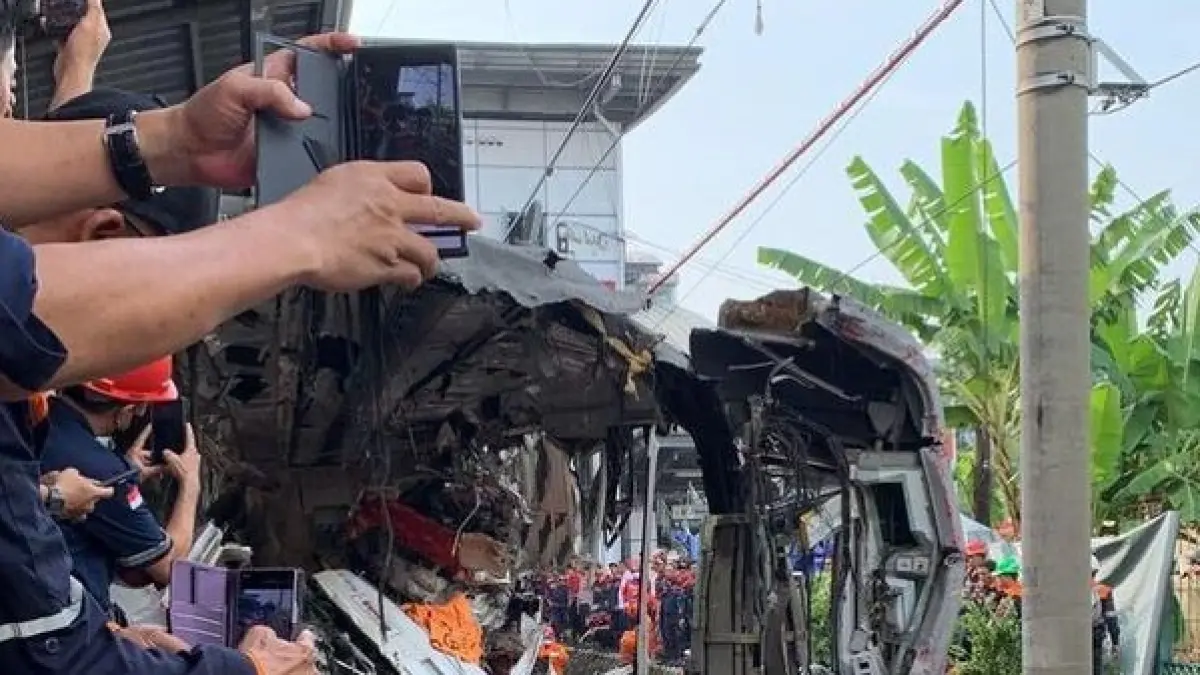 14 Korban Meninggal dalam Kecelakaan KA Argo Bromo Anggrek vs KRL di Stasiun Bekasi Timur (Tangkapan Layar X.com/tanyarlfes)