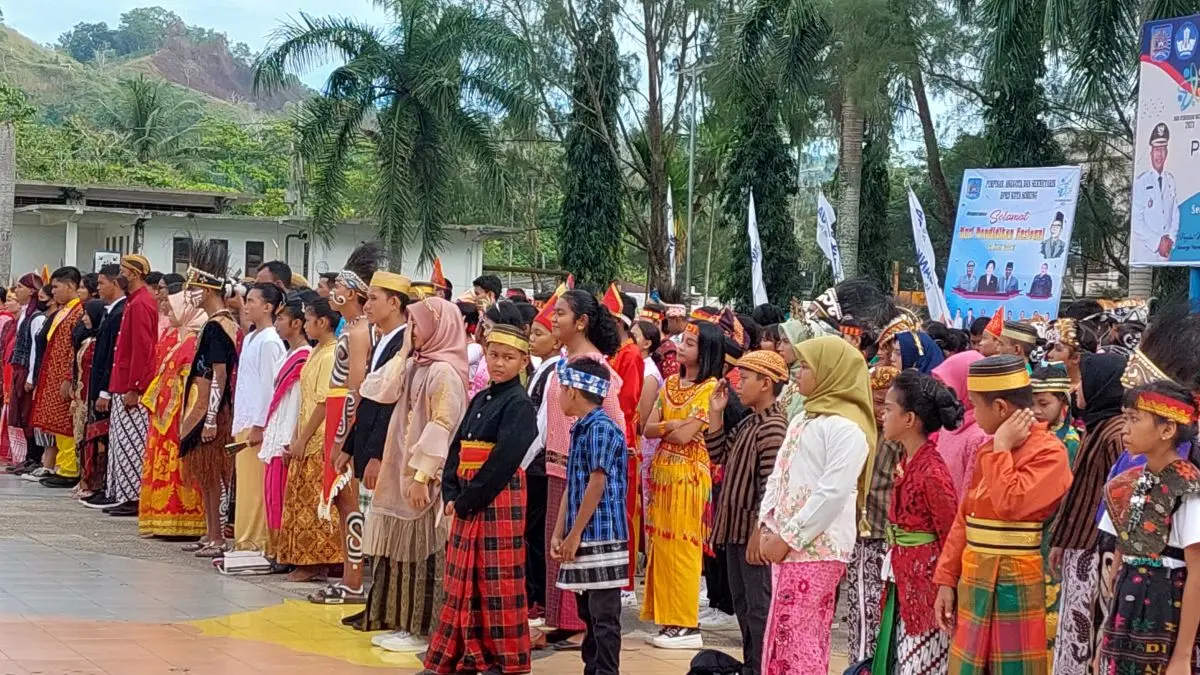 Ilustrasi Suasana upacara peringatan Hari Pendidikan Nasional Tahun 2023 di Kota Sorong, Selasa 92/5/2023). (ANTARA/Yuvensius Lasa Banafanu)