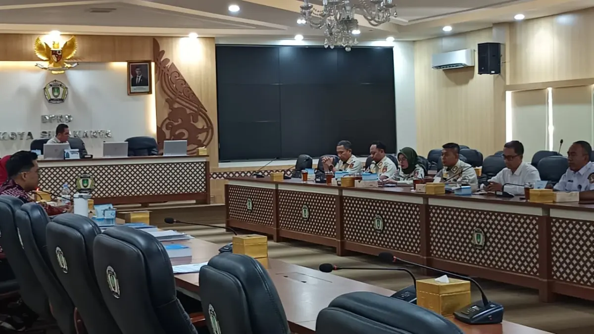 Rapat Komisi III DPRD Kota Solo dengan Pemkot dan pengelola parkir, Rabu (29/4/2024). (A Christian/Radar Solo)