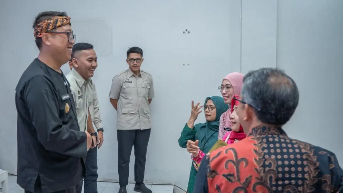 Wakil Bupati Karanganyar Adhe Elliana saat menggelar rakor evaluasi program MBG, beberapa waktu lalu. (Rudi Hartono/Radar Solo)