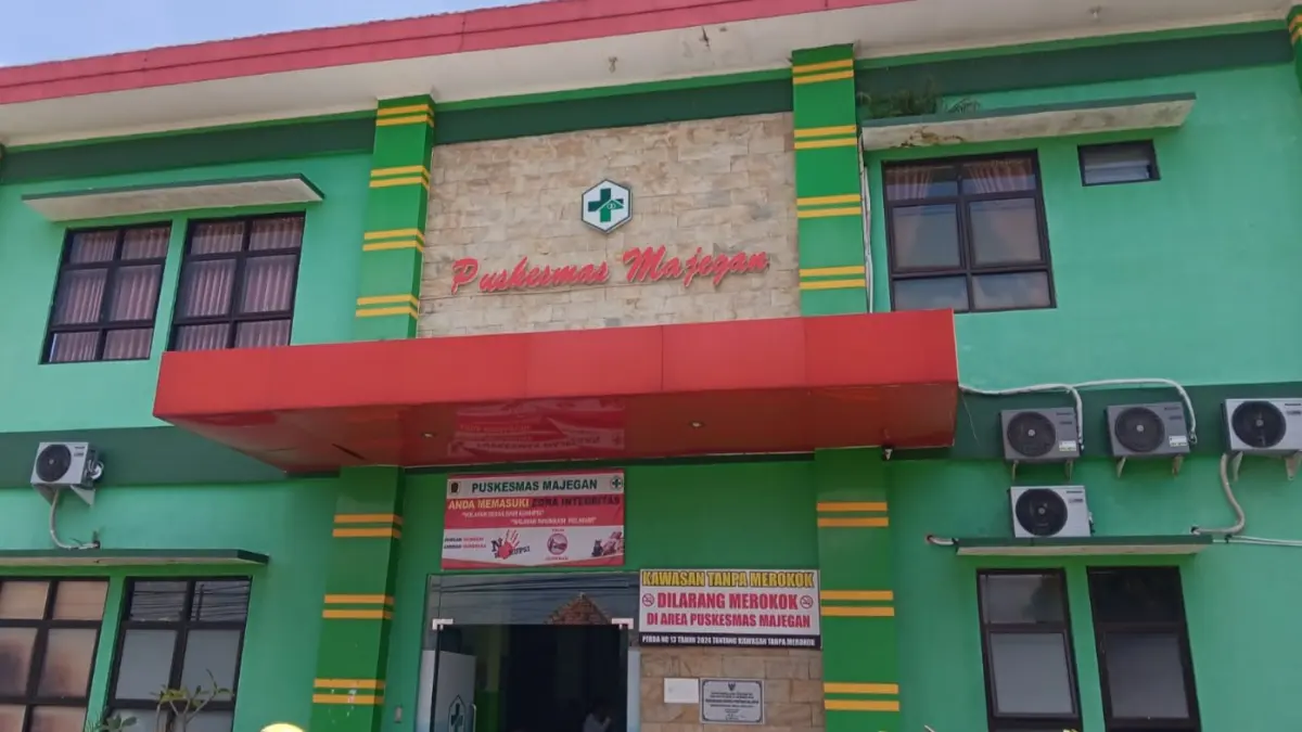 Puskesmas Majegan, Kecamatan Tulung, Klaten menjadi salah satu lokasi rawat inap para murid SMPN 1 Tulung yang diduga keracunan menu MBG. (Angga Purenda/Radar Solo)