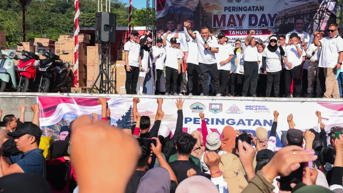 Gubernur Jateng Ahmad Luthfi hadiri peringatan Hari Buruh Internasional di Alun-alun Bung Karno, Ungaran, Kabupaten Semarang, untuk memperingati Hari Buruh Internasional (May Day), Jumat (1/5/2026). (DOK.PEMPROV JATENG)
