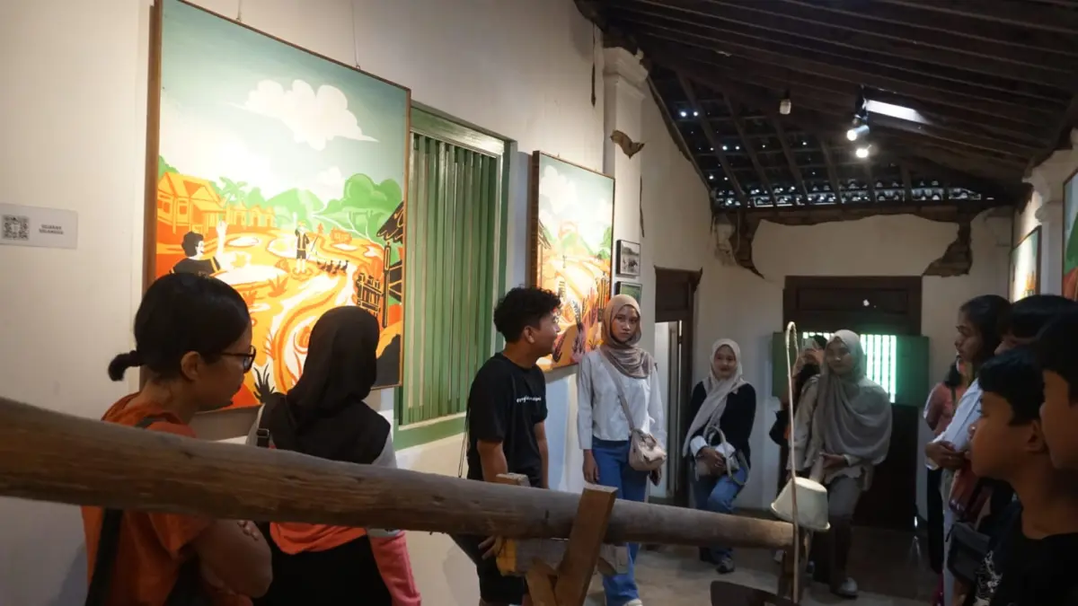 Wisatawan saat mengikuti paket wisata dalam walking tour di Desa Delanggu, Kecamatan Delanggu, Klaten. (Dokumentasi Sanggar Rojolele)