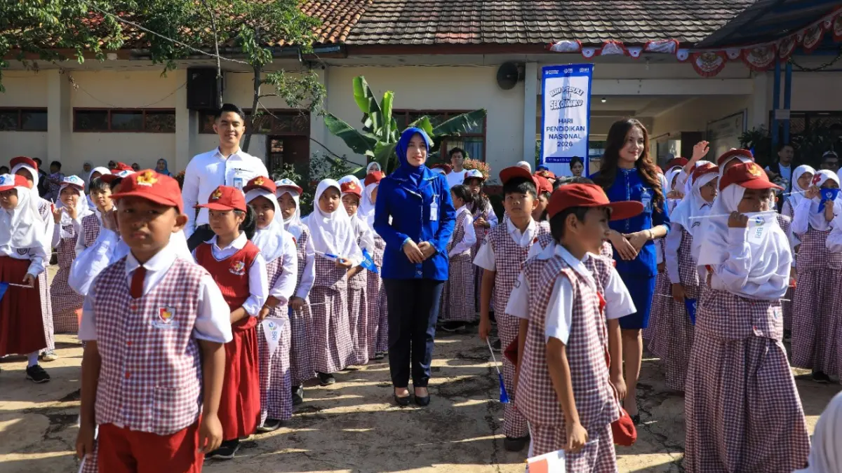 Program BRI Peduli "Ini Sekolahku" menggelar kegiatan edukatif bagi murid-murid di SDN 104 Langensari, Kota Bandung pada momen Hardiknas 2026.
