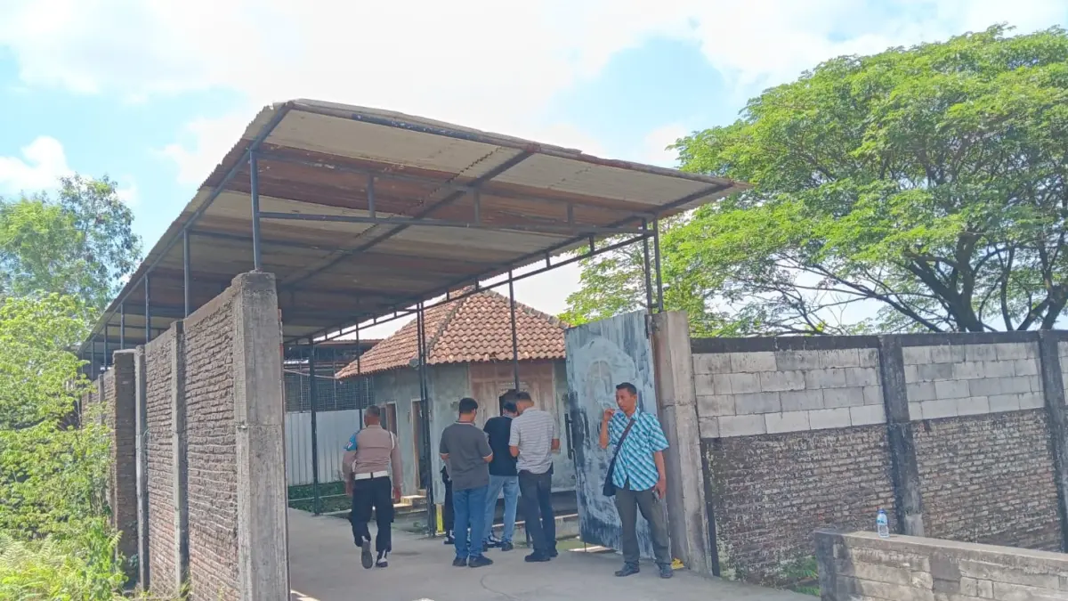 Gudang yang dijadikan lokasi pengoplosan gas LPG bersubsidi di Desa Sekaran, Kecamatan Wonosari, Klaten. (Angga Purenda/Radar Solo)